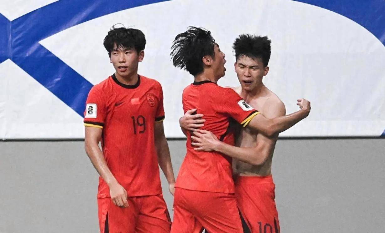 必威体育-包含愿被国足归化！23岁华裔郑泽彦身价首破100万欧仅次于塞鸟王钰栋的词条