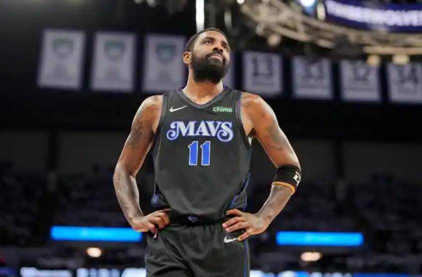 必威体育-NBA交易市场加热！绿军送走波尔津吉斯，欧文降薪续约独行侠的简单介绍