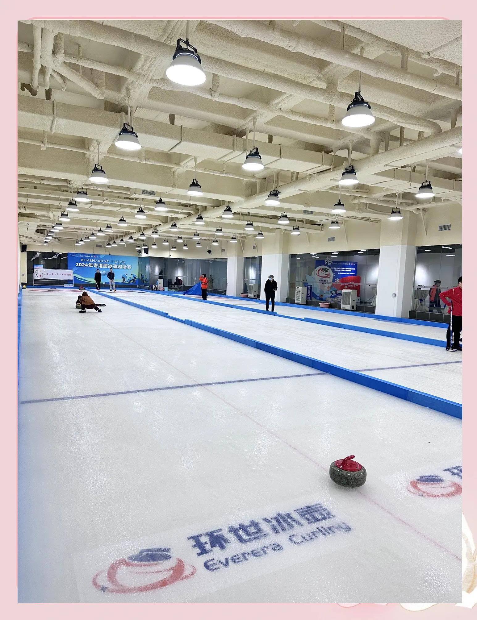冰壶比赛时享受冰雪运动的舒适快乐(溜冰场十大背景音乐)